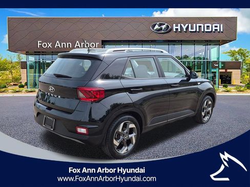 Certified 2023 Hyundai Venue SEL FWD image 5
