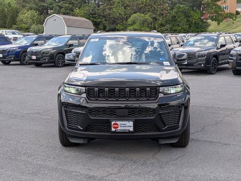 New 2026 Jeep Grand Cherokee 4WD image 2