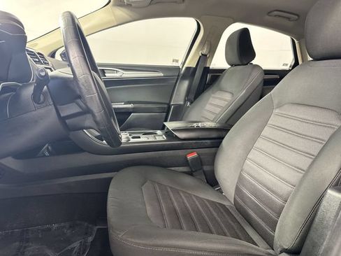 Used 2020 Ford Fusion SE FWD image 4