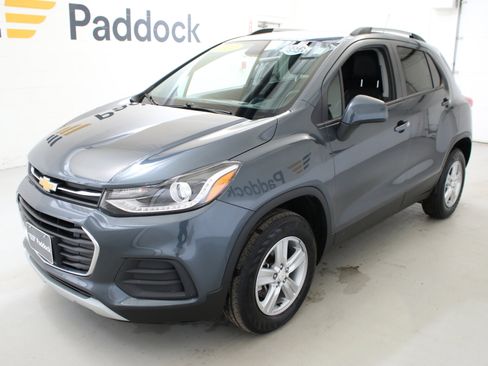 Used 2022 Chevrolet Trax LT w/ LT Convenience Package image 3