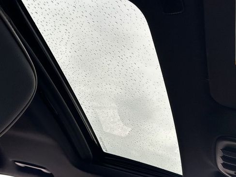 Used 2024 GMC Canyon Denali image 18