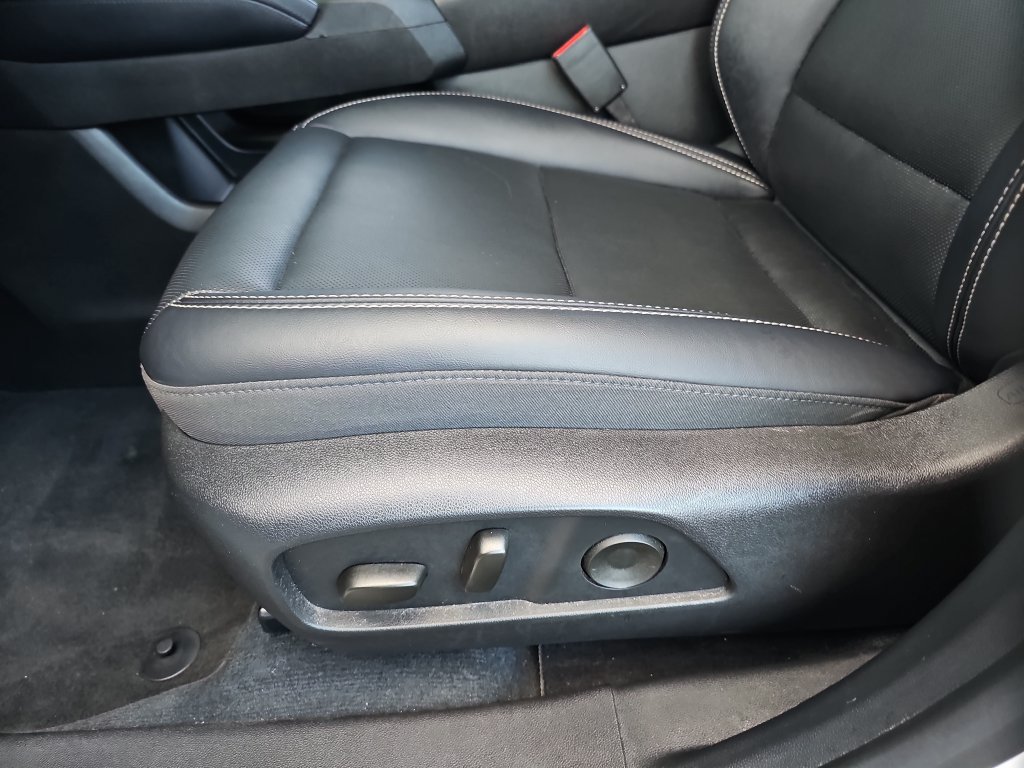 Used 2026 GMC Terrain Elevation w/ Elevation Premium Package FWD image 18