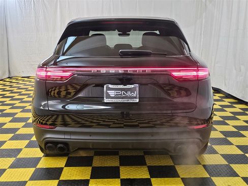 Used 2019 Porsche Cayenne Base image 4
