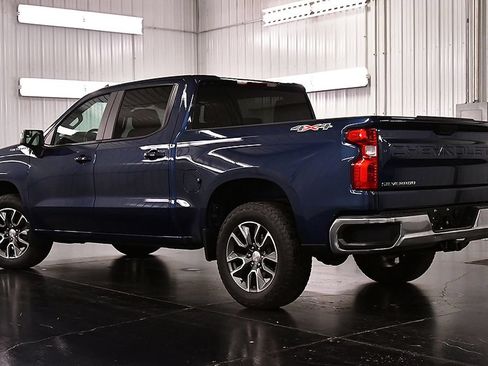 Used 2023 Chevrolet Silverado 1500 LT AWD/4WD image 5