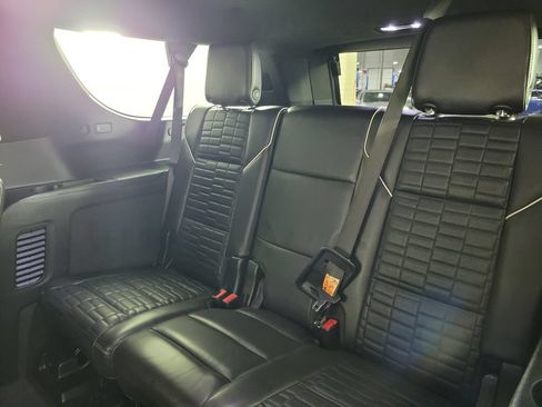 Certified 2022 Cadillac Escalade ESV Premium Luxury Platinum AWD/4WD image 9