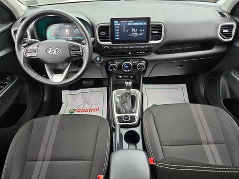 Used 2025 Hyundai Venue SEL FWD image 16