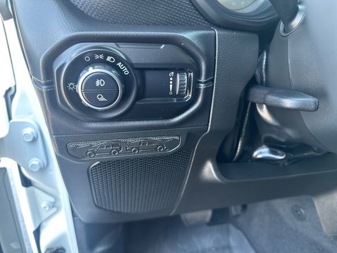 Used 2025 Jeep Gladiator Mojave w/ Convenience Group AWD/4WD image 22