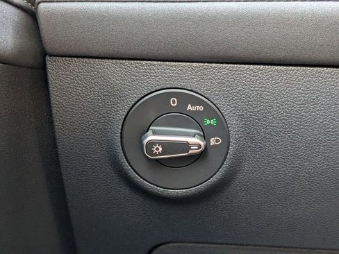 New 2026 Volkswagen Taos SE FWD image 27