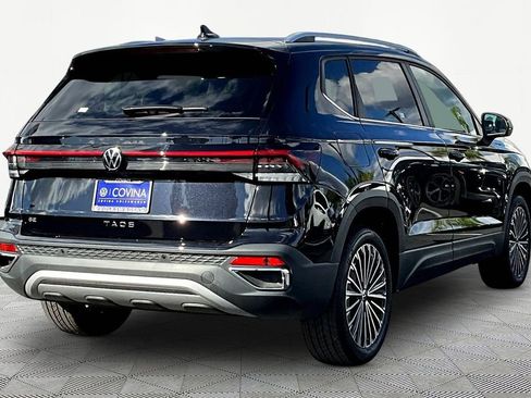 New 2026 Volkswagen Taos SE image 6