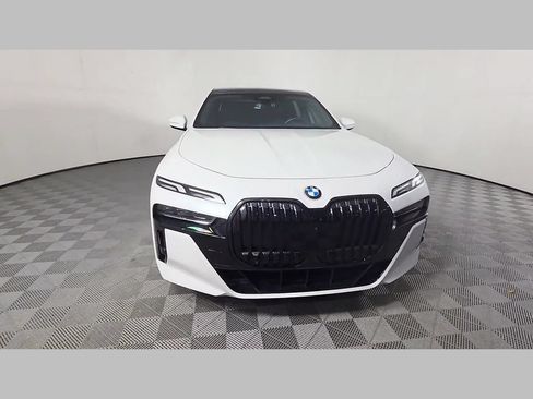 Used 2023 BMW 740i w/ Parking Assistance Package RWD image 52