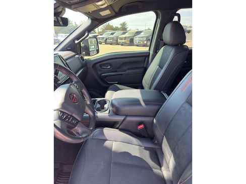 Used 2024 Nissan Titan PRO-4X image 10