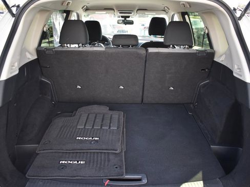 Used 2023 Nissan Rogue SV image 17