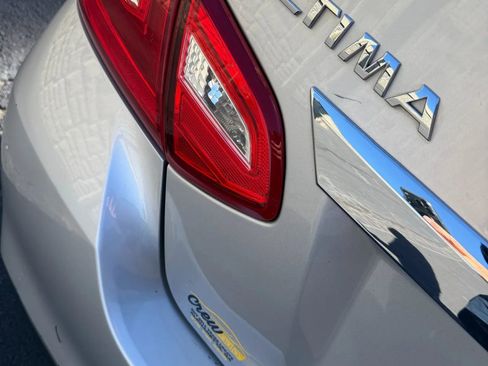 Used 2016 Nissan Altima 2.5 SV FWD image 11