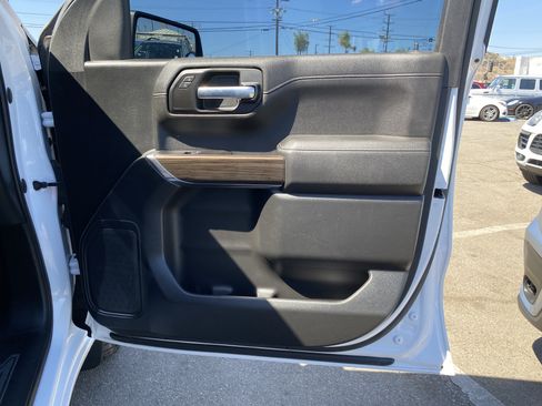 Used 2020 Chevrolet Silverado 1500 LT w/ Convenience Package AWD/4WD image 30