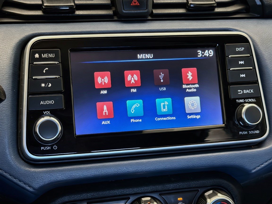 Used 2025 Nissan Versa SV FWD image 9
