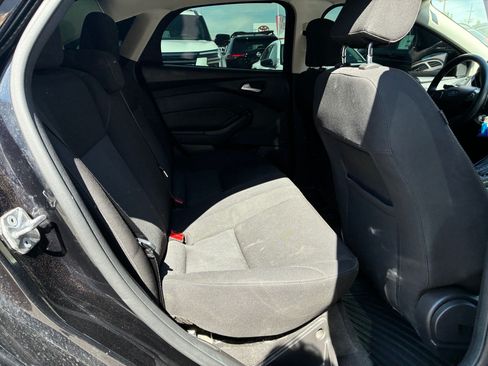 Used 2017 Ford Focus SE FWD image 28