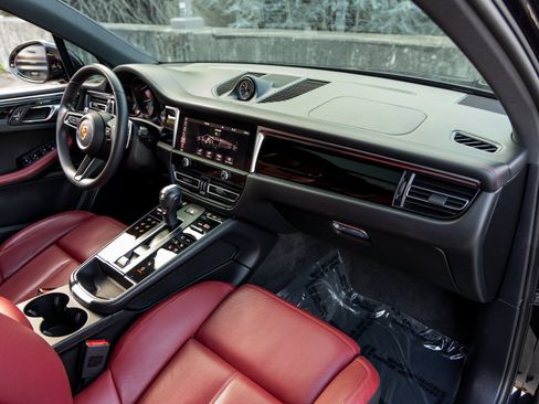 Certified 2023 Porsche Macan image 49
