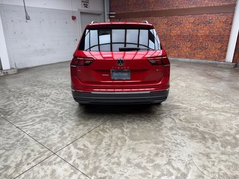Used 2022 Volkswagen Tiguan SE image 5