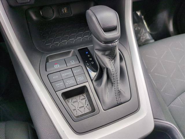 Used 2025 Toyota RAV4 XLE AWD/4WD image 12