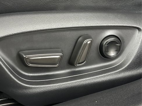 Used 2018 Toyota Camry XSE image 25