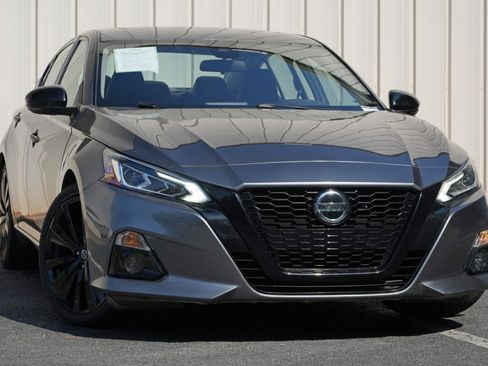 Used 2022 Nissan Altima 2.5 SR w/ Midnight Edition Package FWD image 2