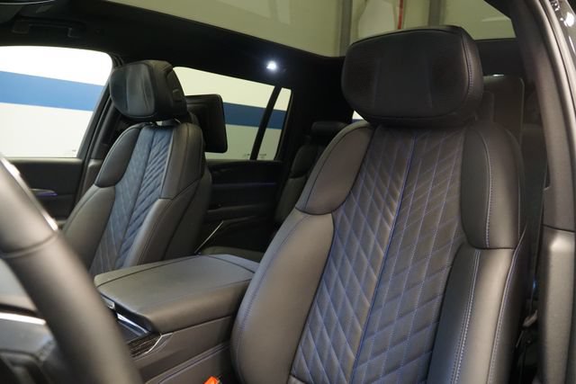 Used 2026 Cadillac Escalade IQL Sport 1 w/ LPO, ONYX Package AWD/4WD image 17
