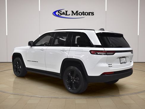 Used 2024 Jeep Grand Cherokee Limited w/ Luxury Tech Group II AWD/4WD image 5