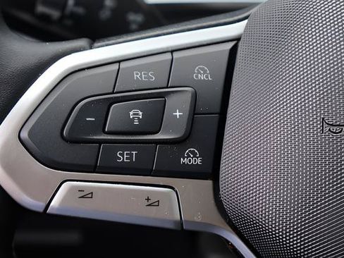 Used 2025 Volkswagen Tiguan SE w/ Panoramic Sunroof Package AWD/4WD image 21
