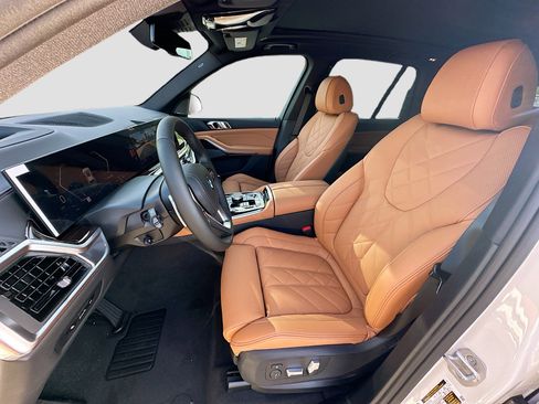 New 2026 BMW X5 xDrive50e w/ Premium Package AWD/4WD image 16