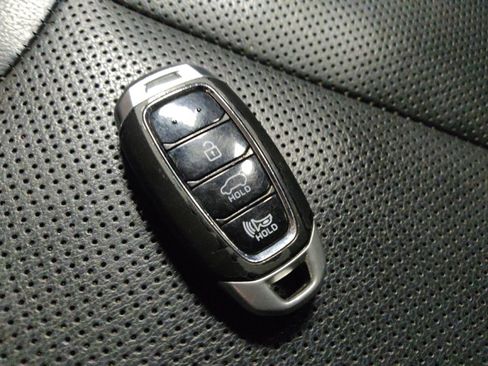 Used 2020 Hyundai Santa Fe Limited image 32