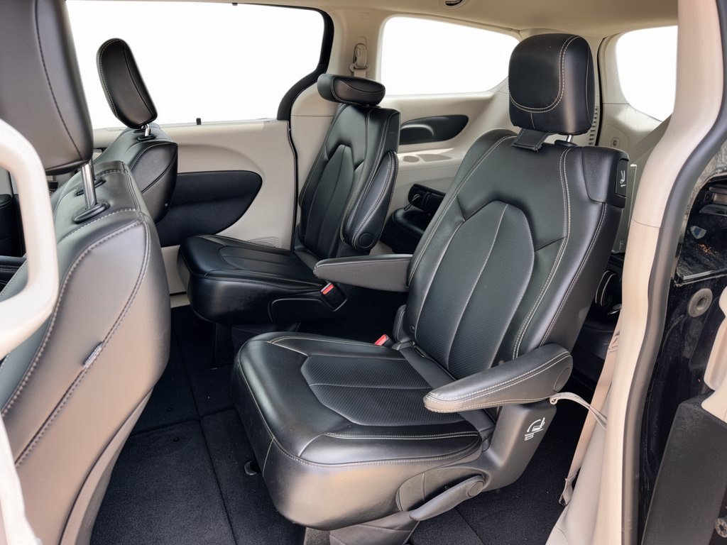 Used 2024 Chrysler Pacifica Touring-L FWD image 25