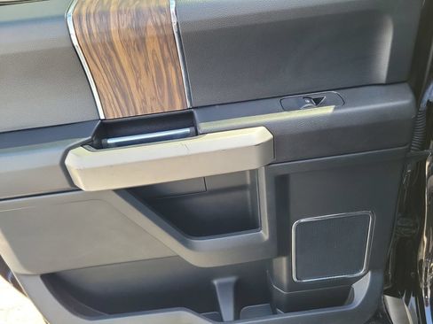 Used 2020 Ford F150 Lariat RWD image 9