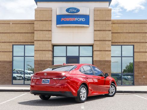 Used 2025 Toyota Camry LE FWD image 6