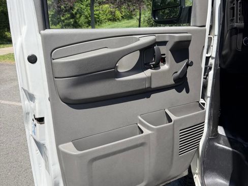 Used 2012 Chevrolet Express 2500 RWD image 9