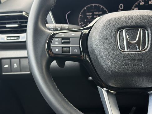 Certified 2025 Honda Pilot Touring image 6