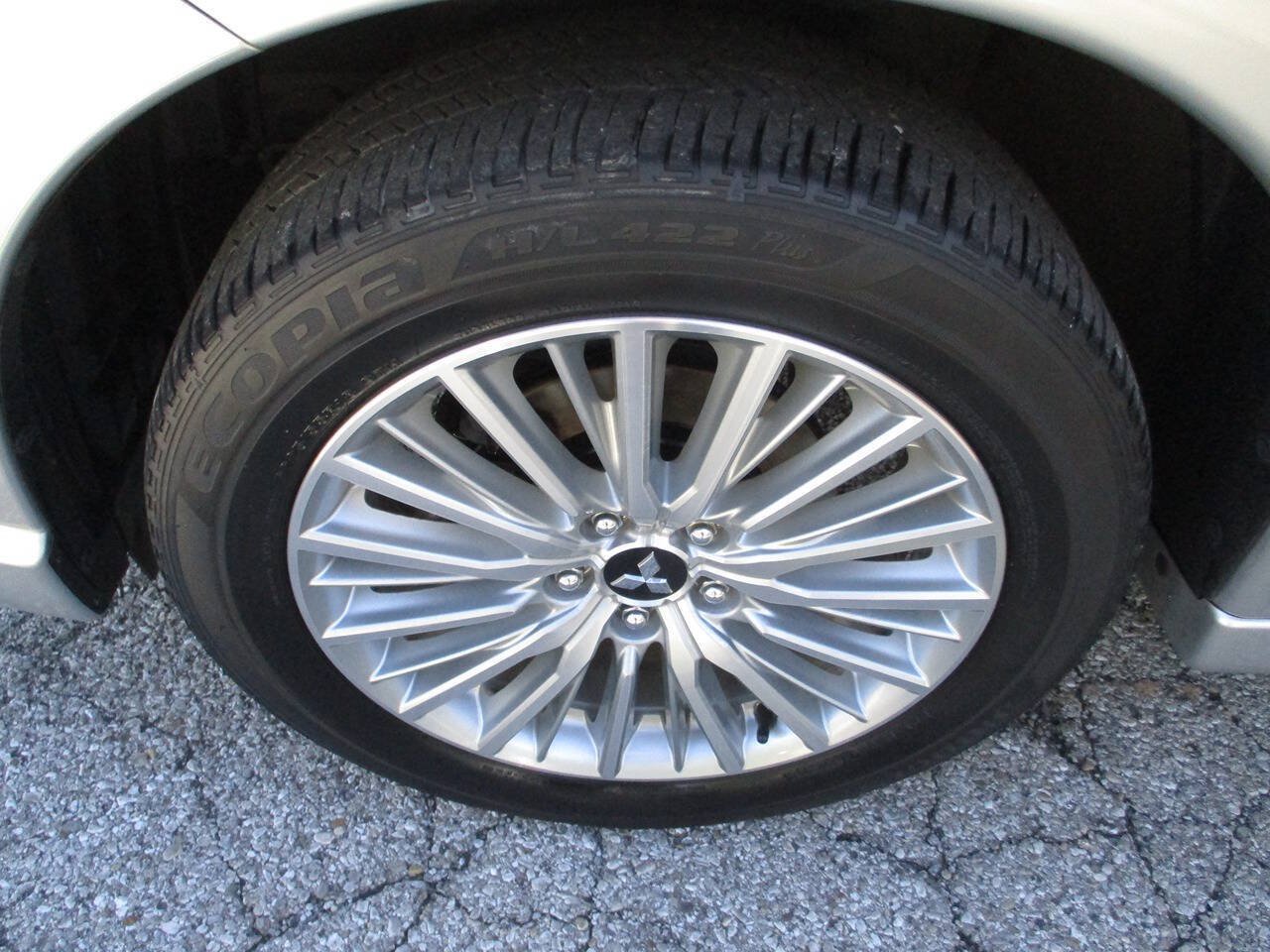 Used 2019 Mitsubishi Outlander SEL AWD/4WD image 27