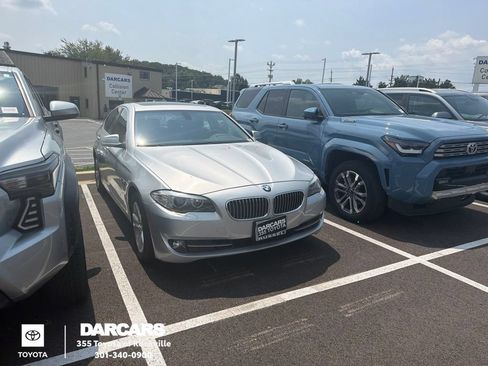 Used 2011 BMW 528i Sedan RWD image 1