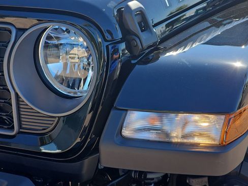 New 2025 Jeep Gladiator Willys image 31