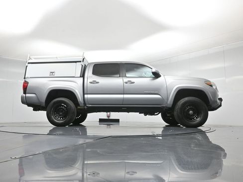 Used 2020 Toyota Tacoma SR5 AWD/4WD image 3