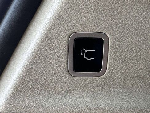 Used 2020 Chrysler Pacifica Touring-L Plus FWD image 16