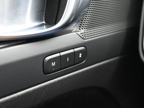 Used 2023 Volvo XC40 B5 Plus w/ Climate Package image 28