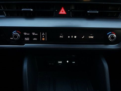 Used 2025 Kia Sportage EX image 15