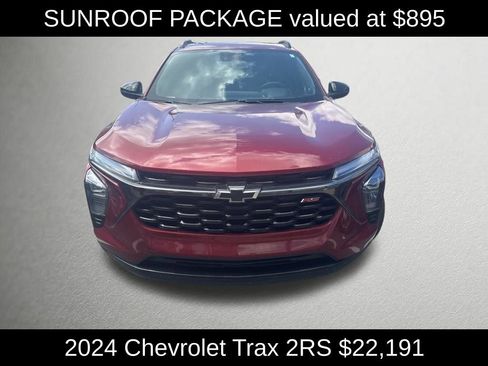 Used 2024 Chevrolet Trax RS w/ Sunroof Package FWD image 2