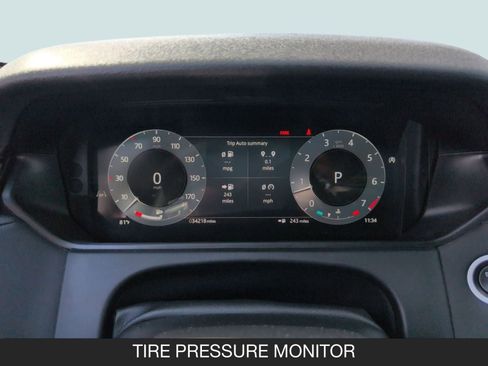 Used 2025 Land Rover Range Rover Velar Dynamic SE image 19