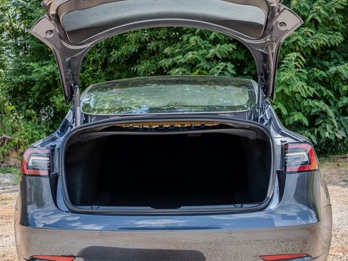 Used 2022 Tesla Model 3 Standard Range RWD image 9