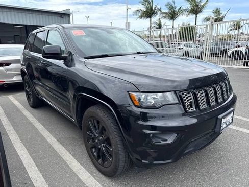 Used 2019 Jeep Grand Cherokee Altitude RWD image 2