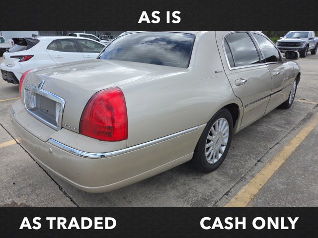 Used 2005 Lincoln Town Car Signature RWD image 7