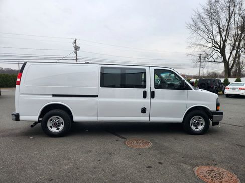 Used 2017 GMC Savana 3500 Extended image 18
