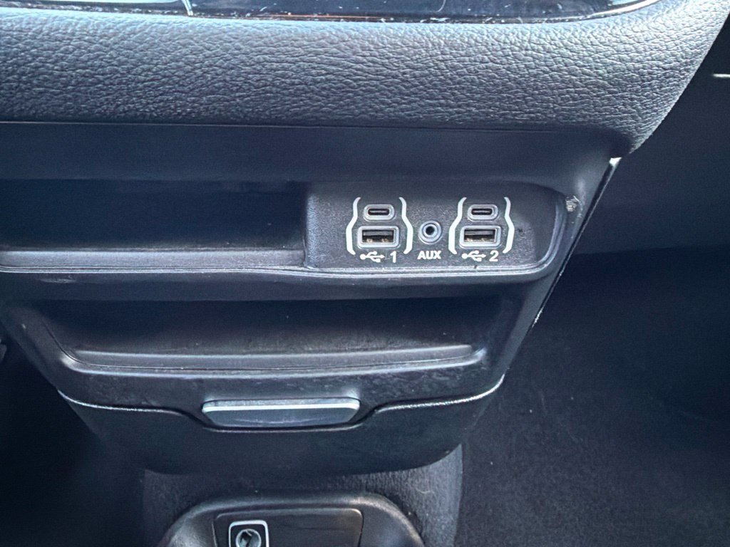 Used 2024 Chrysler Pacifica Touring FWD image 27