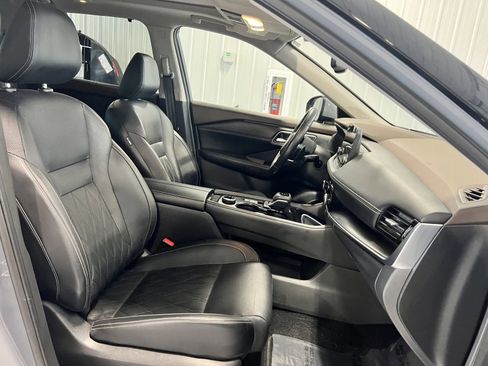 Used 2021 Nissan Rogue Platinum image 32